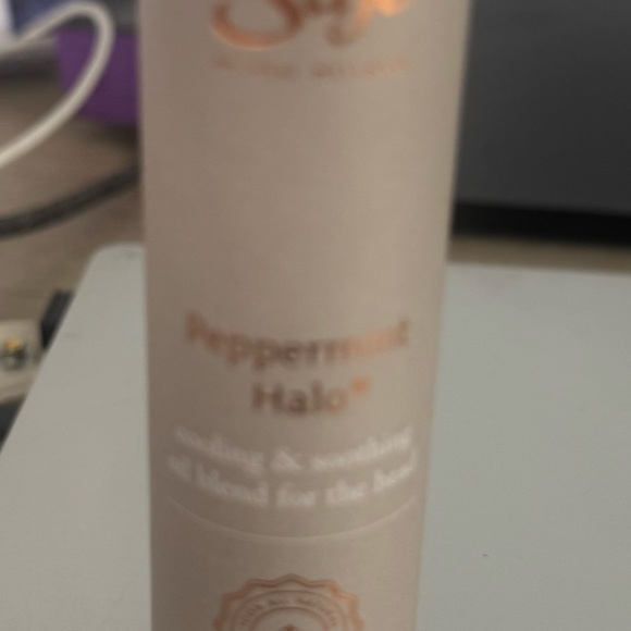 Saje Peppermint Halo cooling and soothing oil for head - Picture 2 of 3